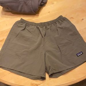 Vintage Men’s Patagonia Baggies Army Green Size Medium